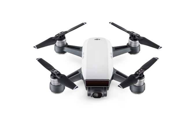 Nasza wypożyczalnia oferuje wynajem drona wraz z oprzyrządowaniem w mieście Poznań. Drony wyposażone w dodatkowe śmigła, kontroler i torbę.